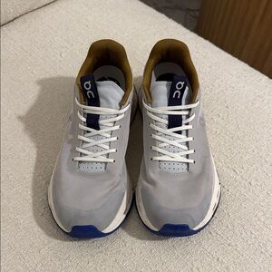 On Running - CLOUDTECH Women White and Blue Sneakers